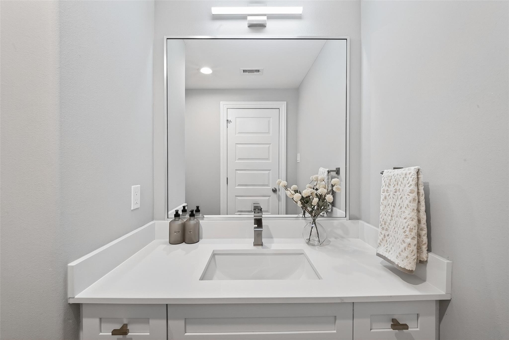 1122 W 16th Street - Photo 10