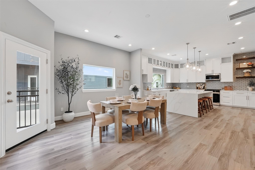1122 W 16th Street - Photo 7