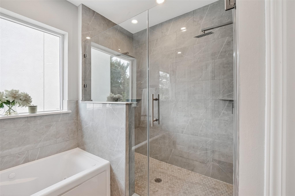 1122 W 16th Street - Photo 13