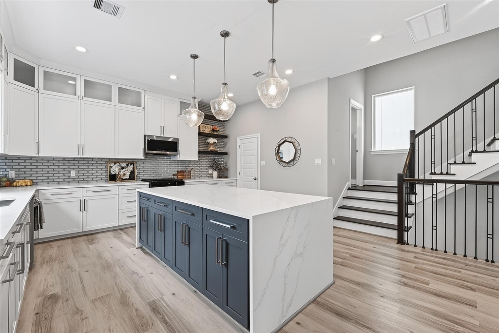 1122 W 16th Street - Photo 8