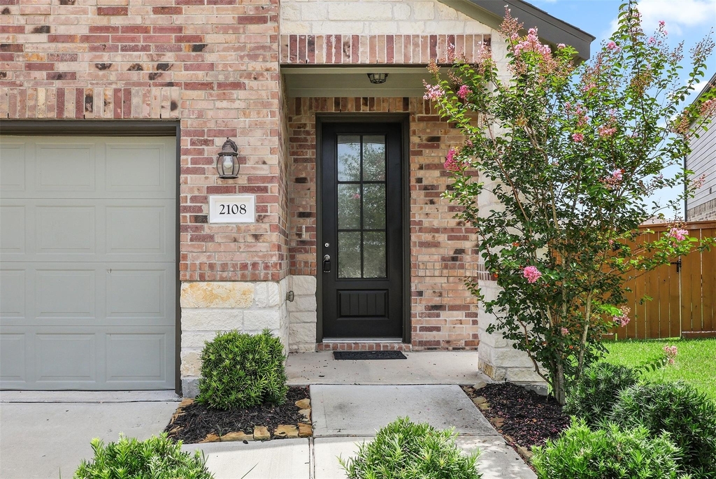 2108 Sweet Bay Drive - Photo 1