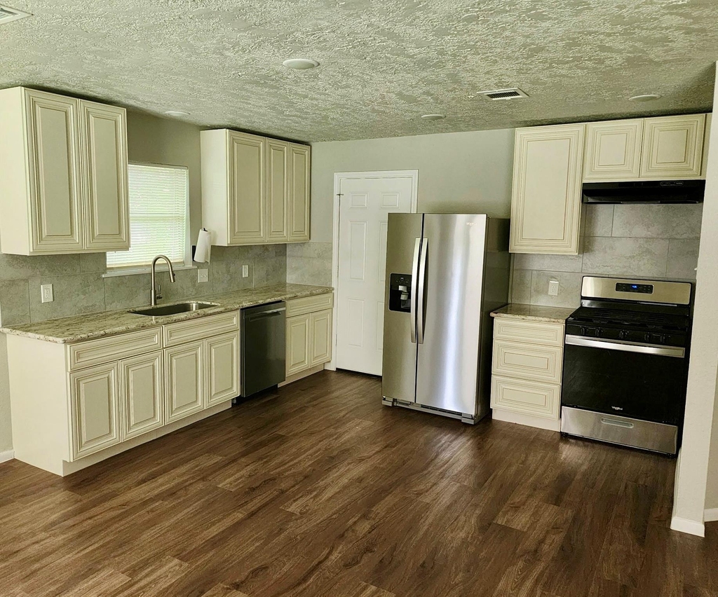 3860 Jasmine Drive - Photo 2