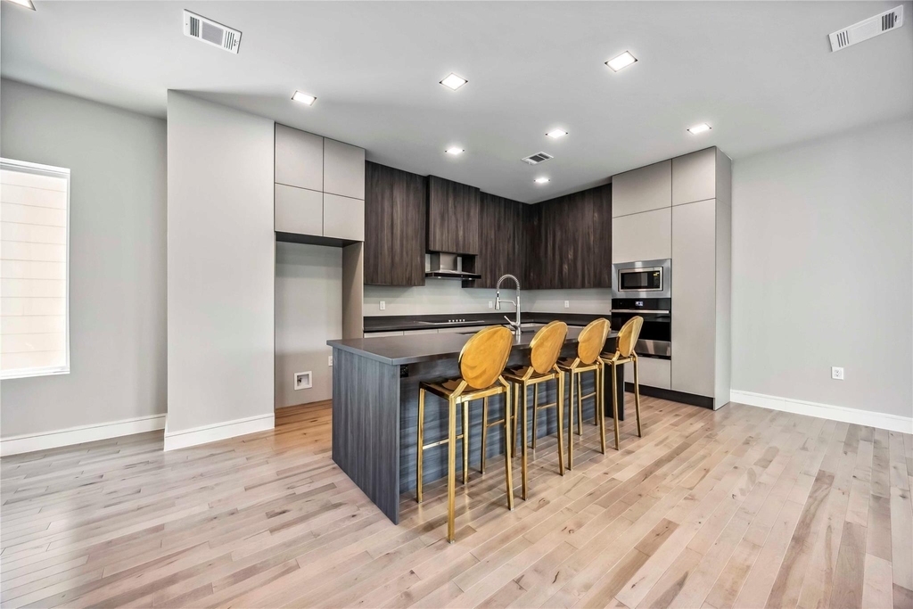 1113 W 21st Street - Photo 4