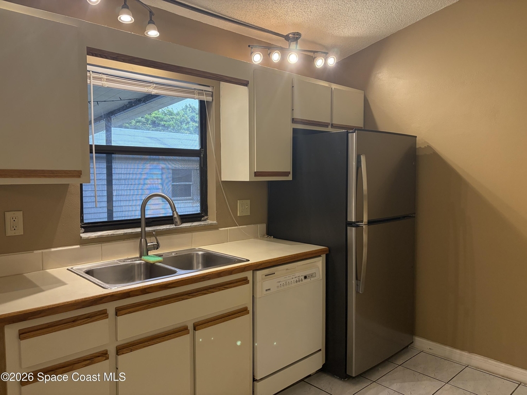 834 Croton Road - Photo 3