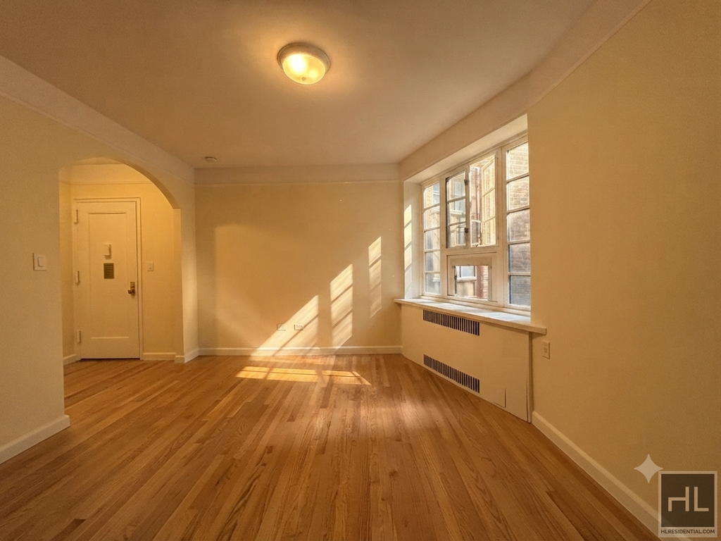 Jane St - Photo 1