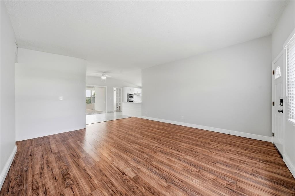 14190 Page Avenue - Photo 7
