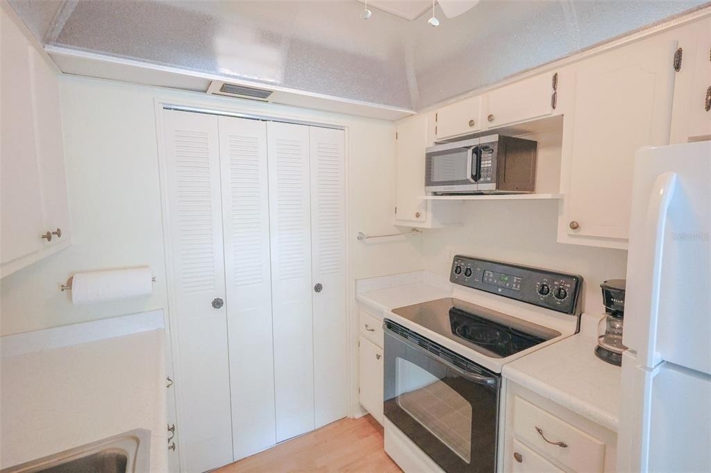 1235 S Highland Avenue - Photo 4