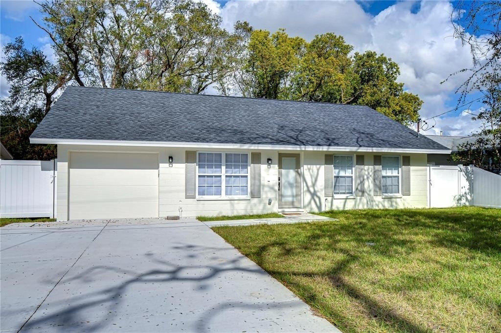 1205 W Hollywood Street - Photo 0