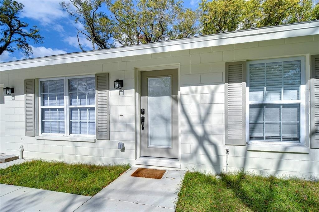 1205 W Hollywood Street - Photo 1