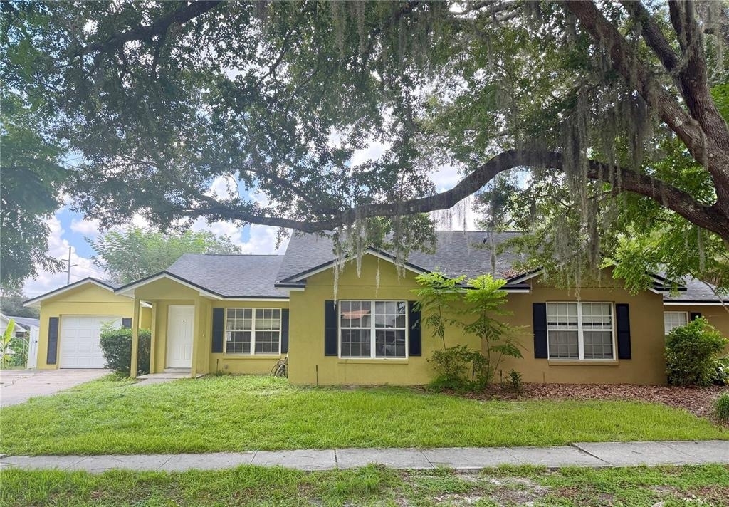 939 Pecan Street - Photo 0