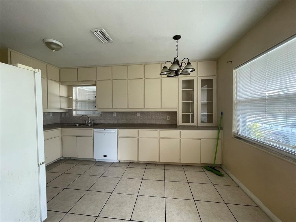 3305 13th Avenue W - Photo 9