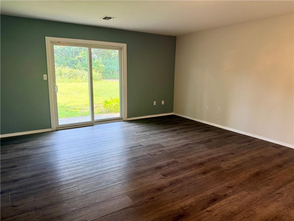 2402 Woodstock Dr - Photo 3