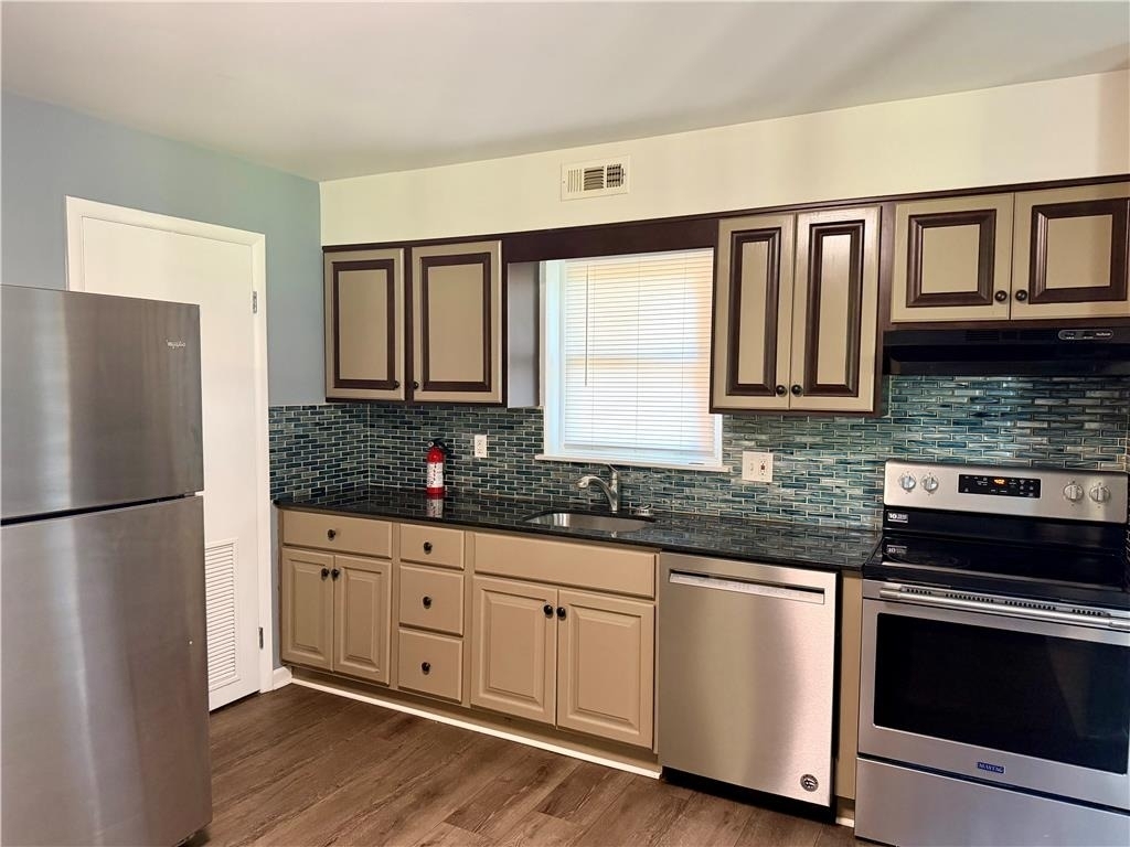 2402 Woodstock Dr - Photo 7
