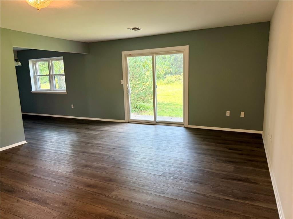 2402 Woodstock Dr - Photo 6