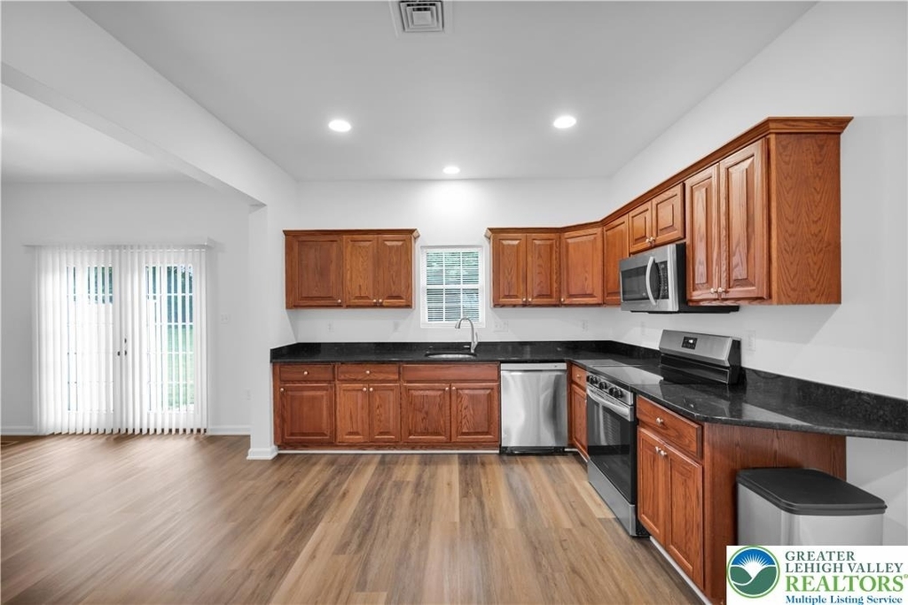 825 16th Avenue - Photo 9