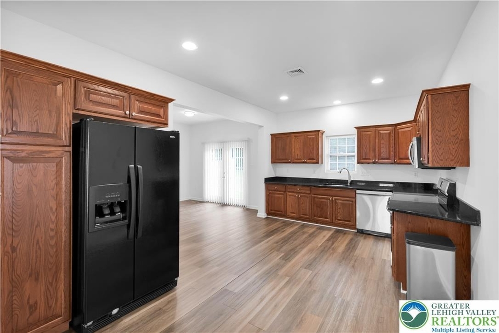 825 16th Avenue - Photo 8