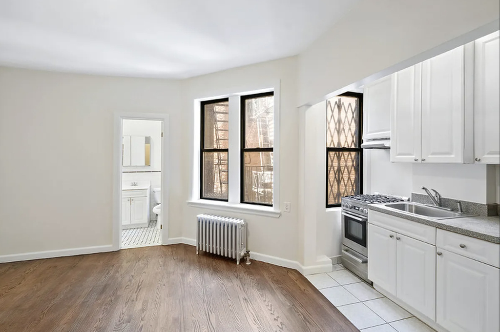  West 10th Street - Photo 1