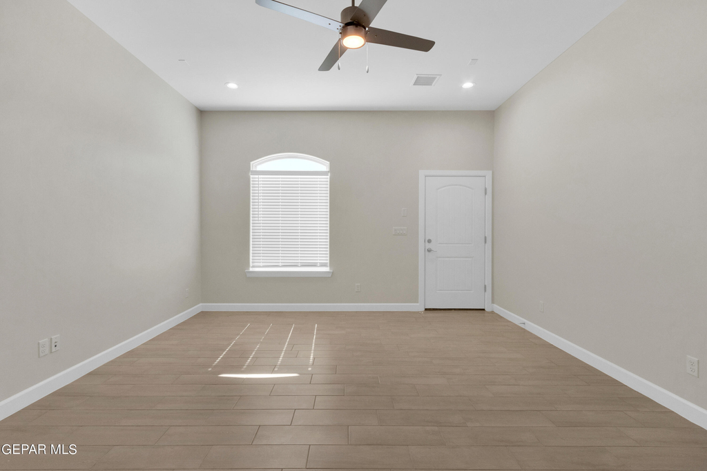 13931 Sky Harbor Avenue - Photo 7