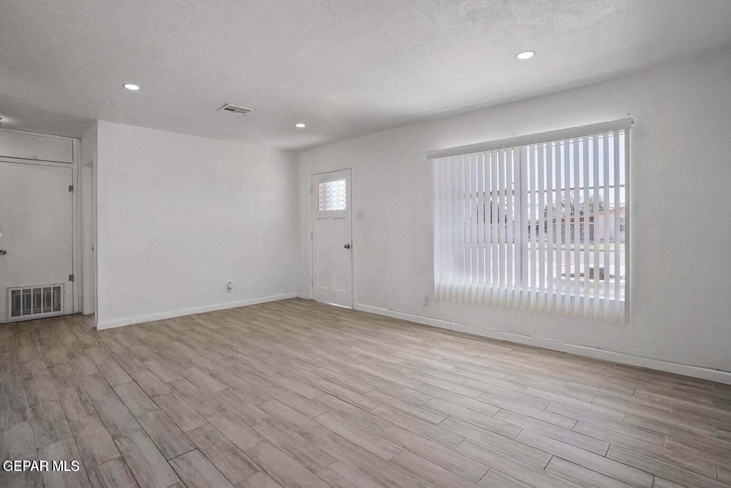 5021 Tetons Drive - Photo 4