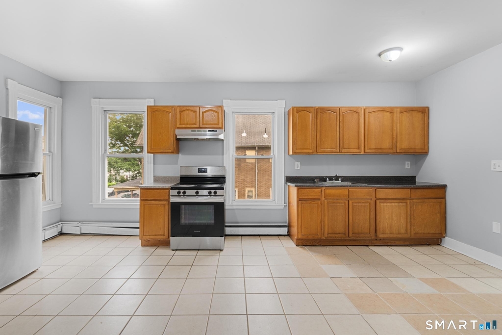 354 Poplar Street - Photo 0