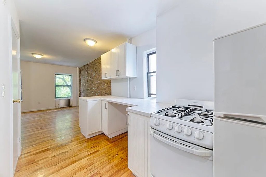 East 9th Street - Photo 2