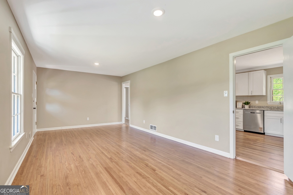 335 Kelly Drive - Photo 2