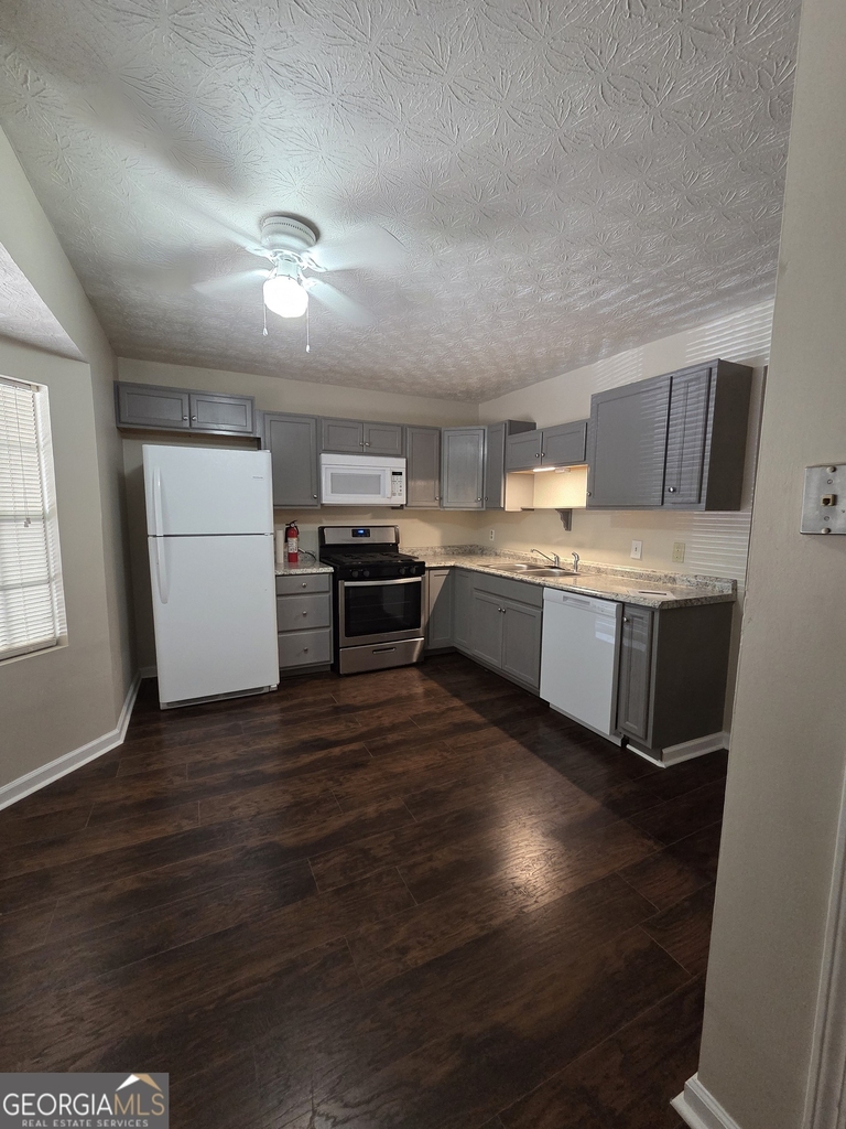 140 Hunters Lane - Photo 5