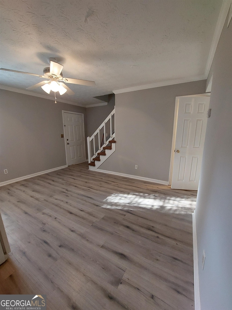 140 Hunters Lane - Photo 2
