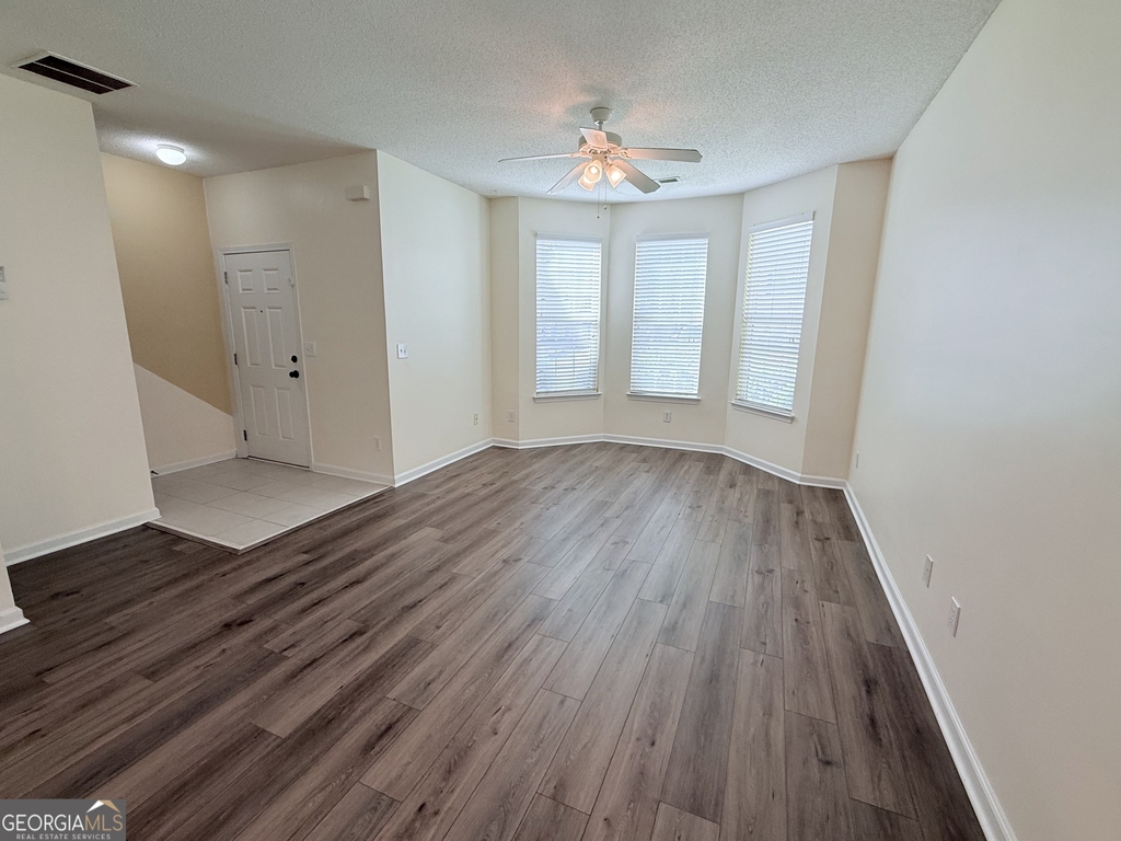 260 Commons Drive - Photo 4