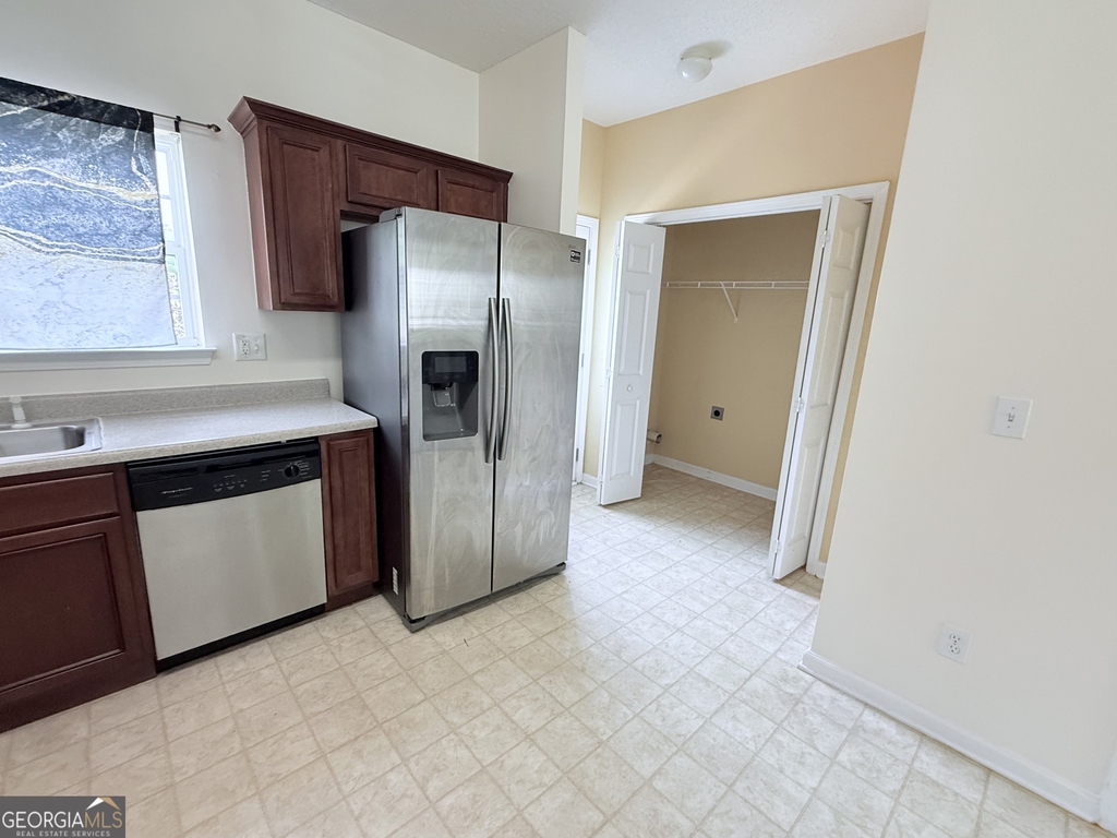 260 Commons Drive - Photo 6