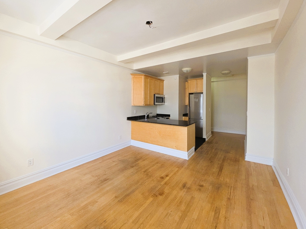 2nd Avenue - Photo 2