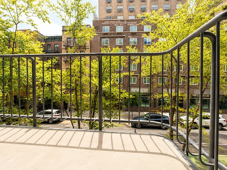 East 12th Street - Photo 6