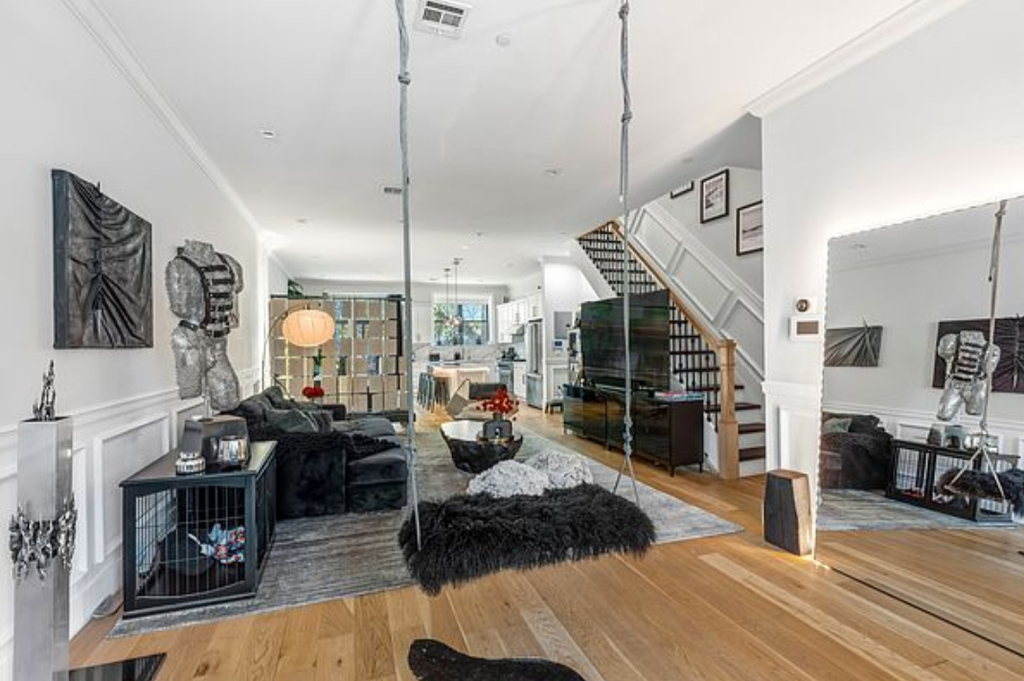 586 Quincy Street - Photo 0