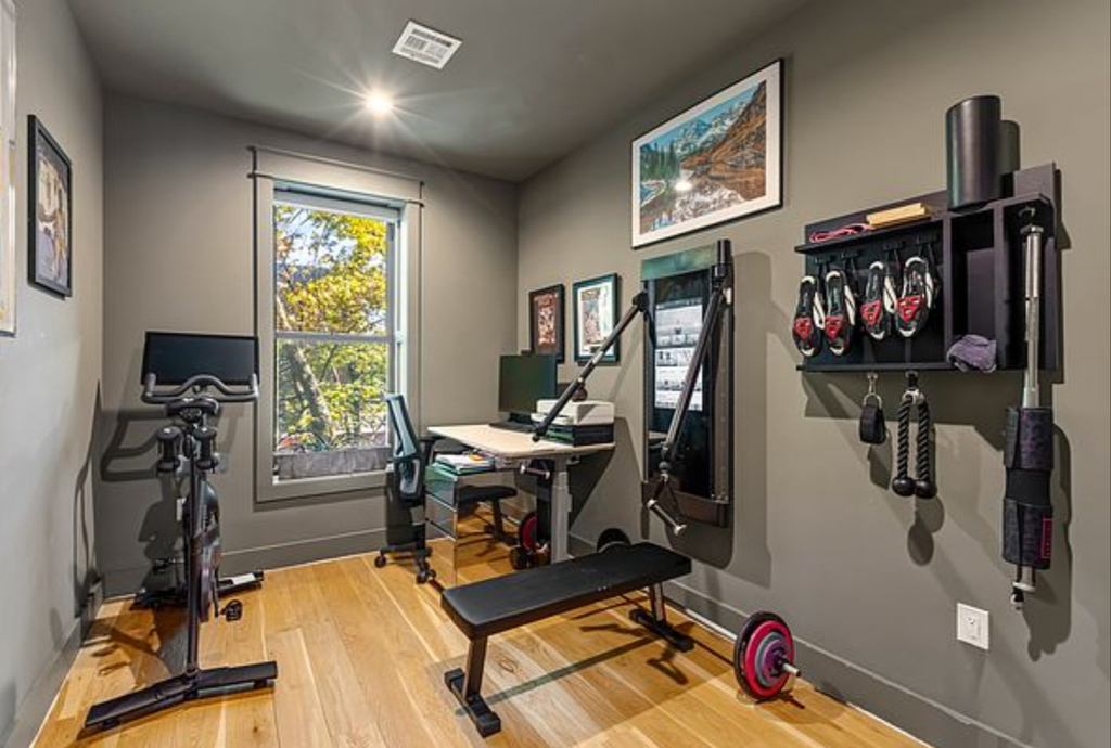 586 Quincy Street - Photo 8
