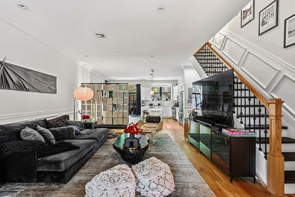 586 Quincy Street - Photo 2