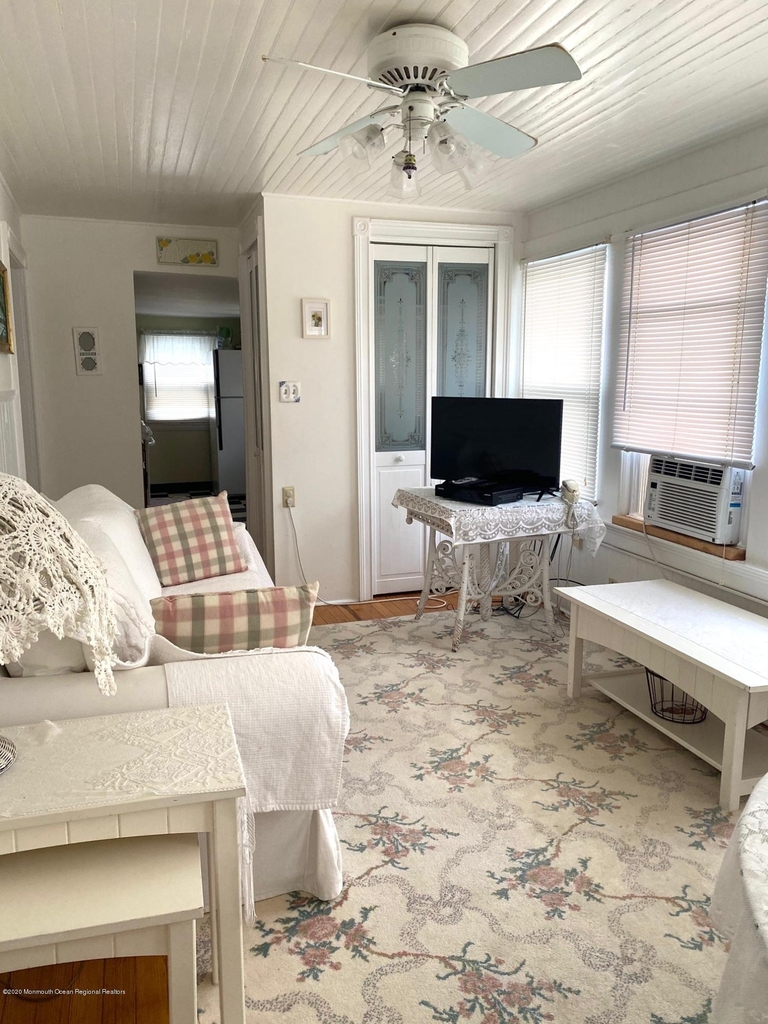 7 Webb Avenue - Photo 3