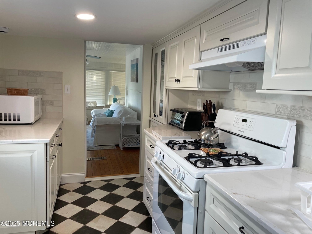 7 Webb Avenue - Photo 13