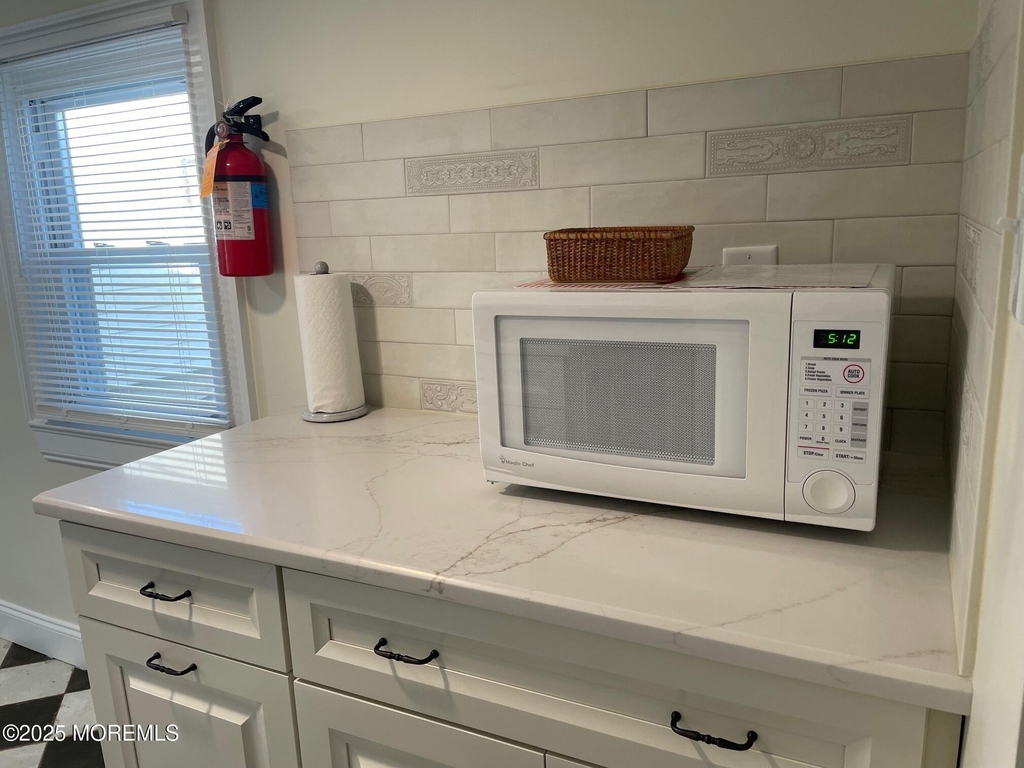 7 Webb Avenue - Photo 9
