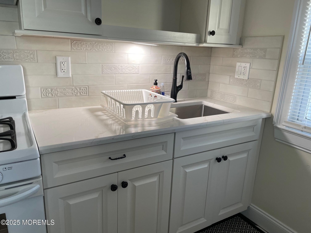 7 Webb Avenue - Photo 8