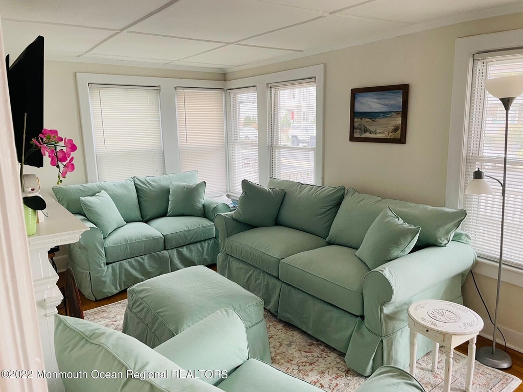 7 Webb Avenue - Photo 3