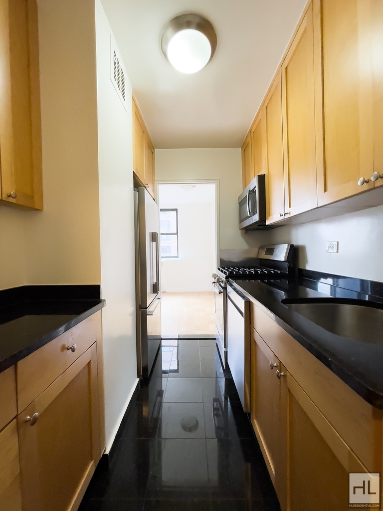 East 79th Street - Photo 7