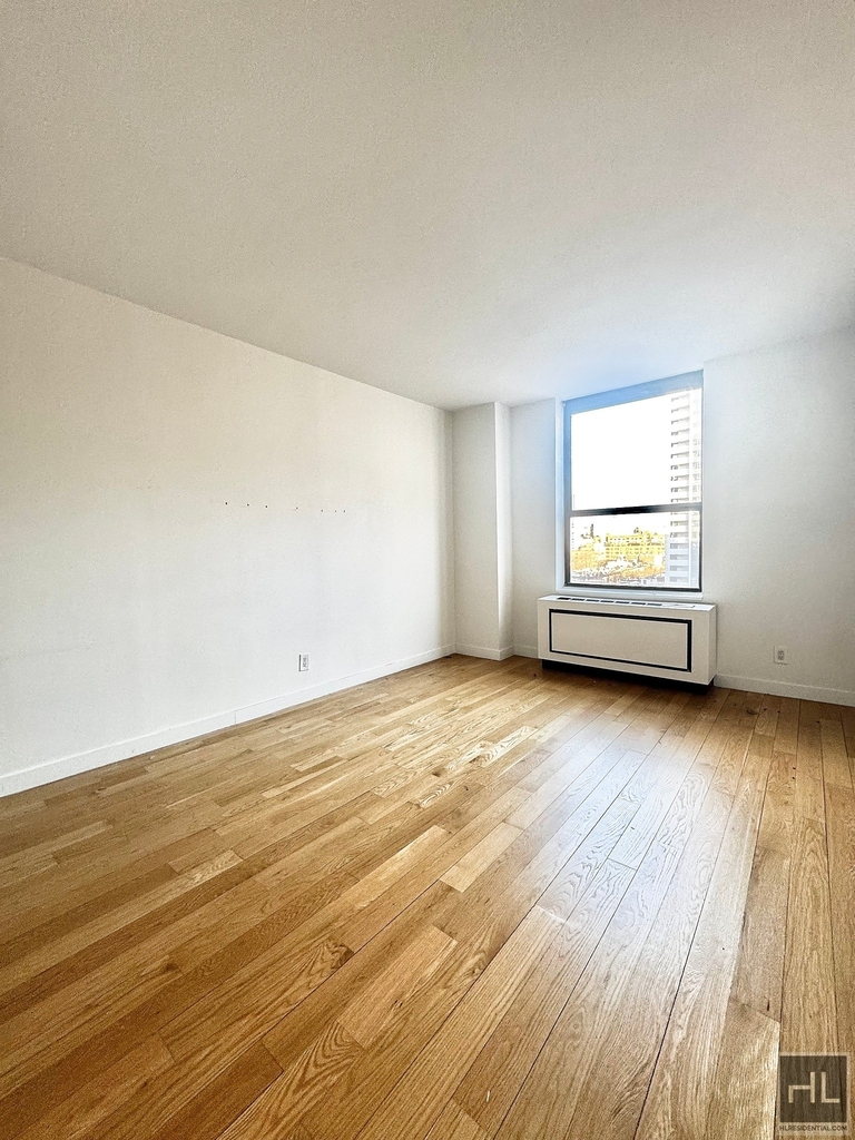West 87th Street - Photo 6