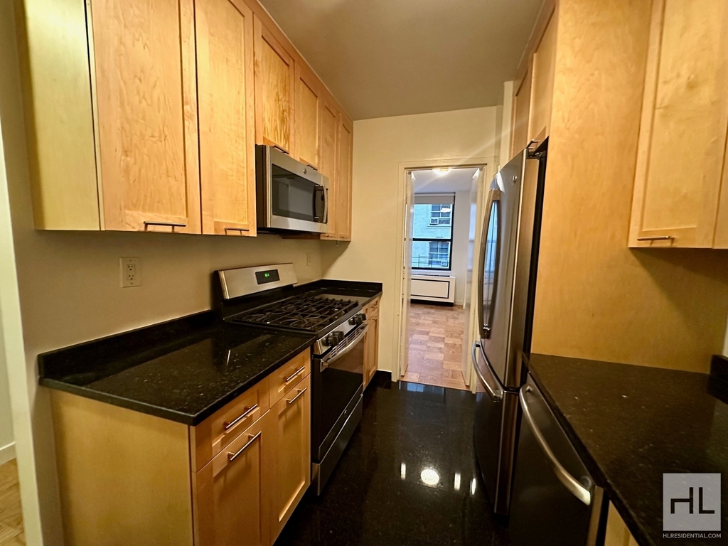 West 87th Street - Photo 7