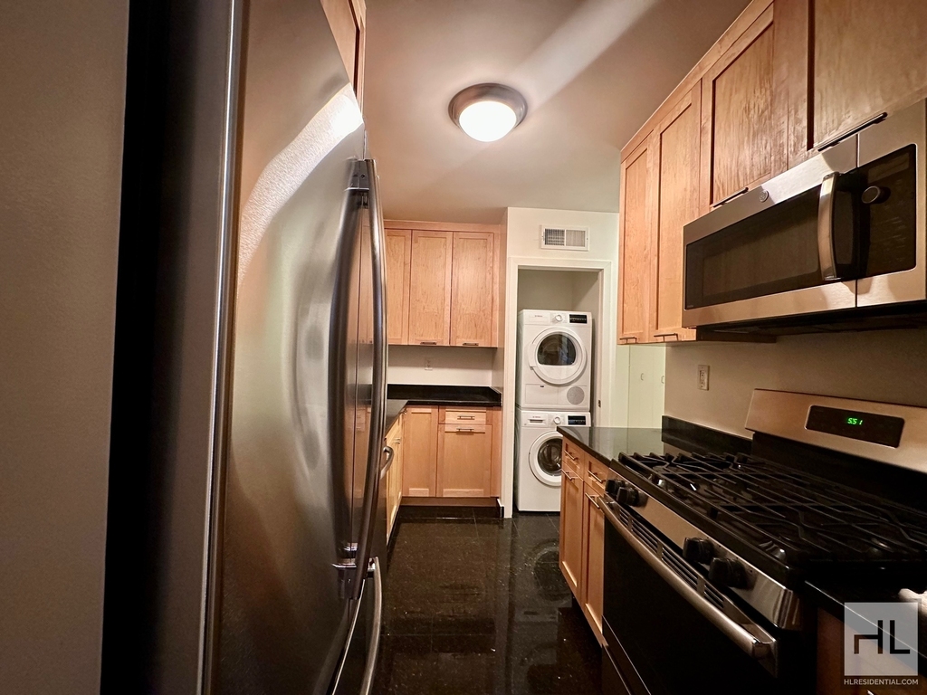 West 87th Street - Photo 9