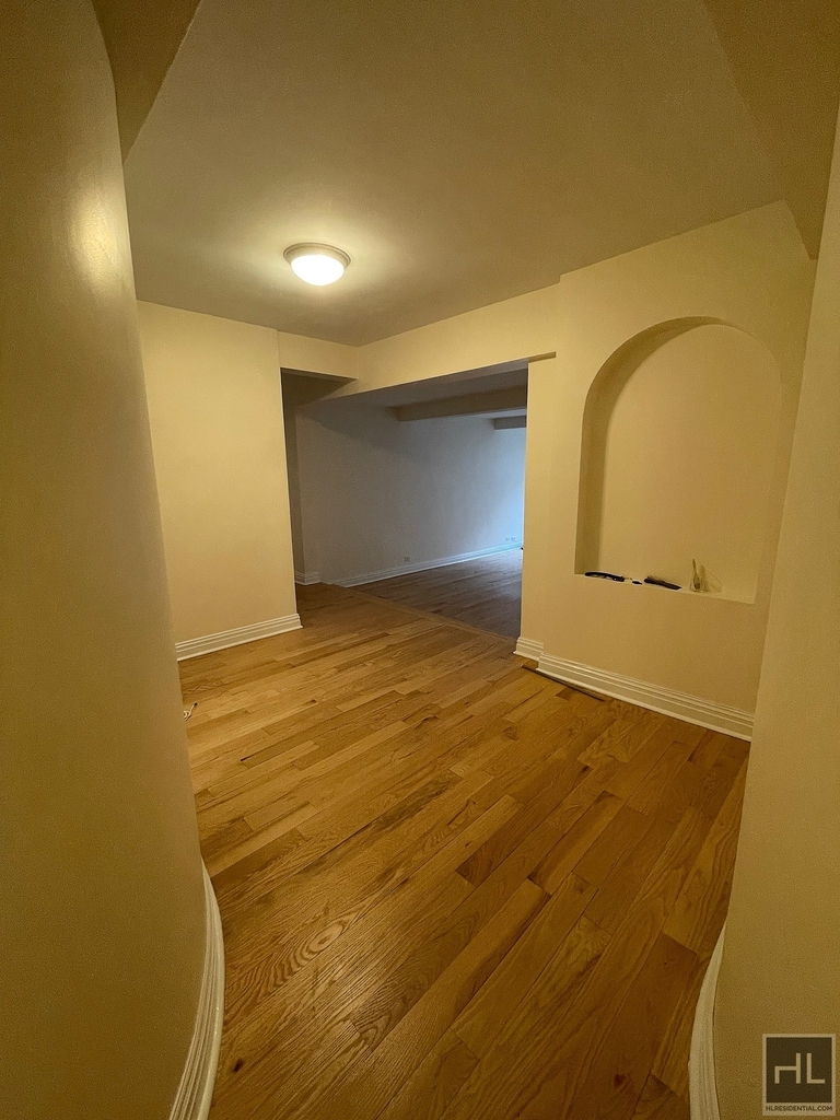 East 56 Street - Photo 8