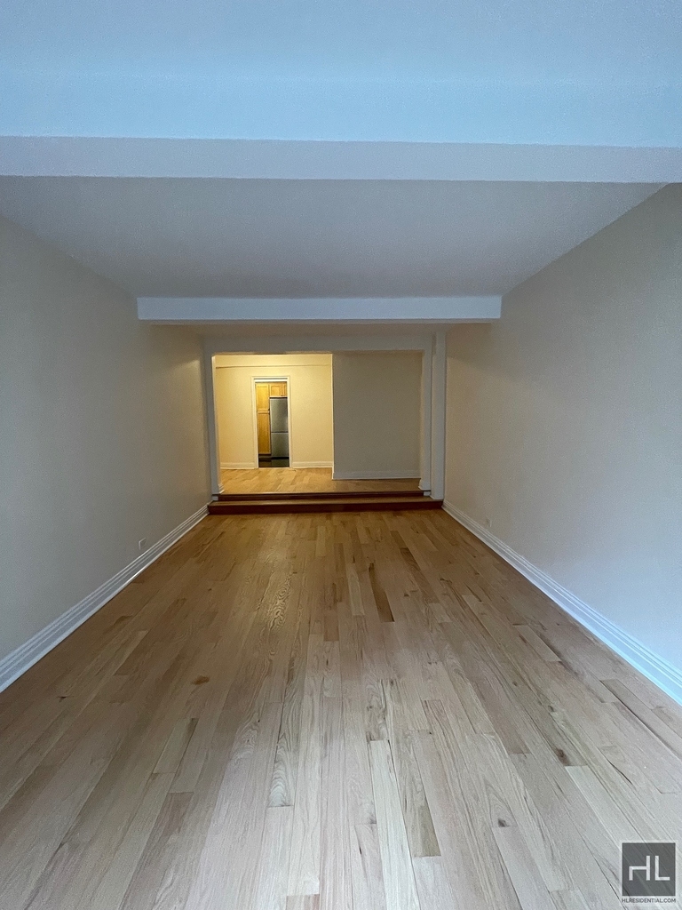 East 56 Street - Photo 5