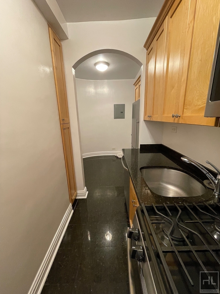 East 56 Street - Photo 10