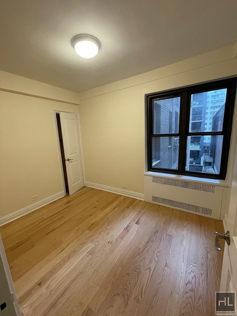 East 56 Street - Photo 3