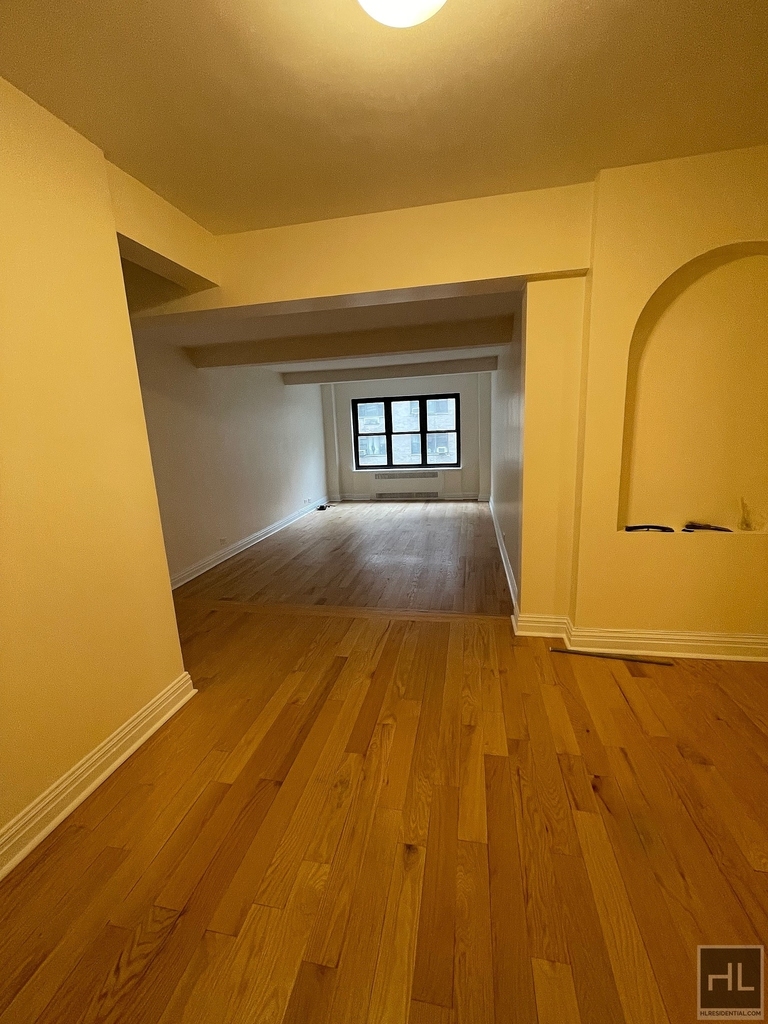 East 56 Street - Photo 6