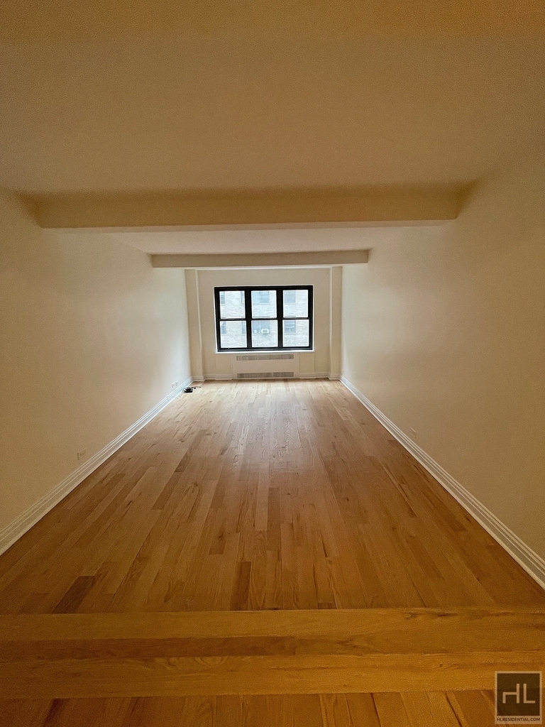 East 56 Street - Photo 0